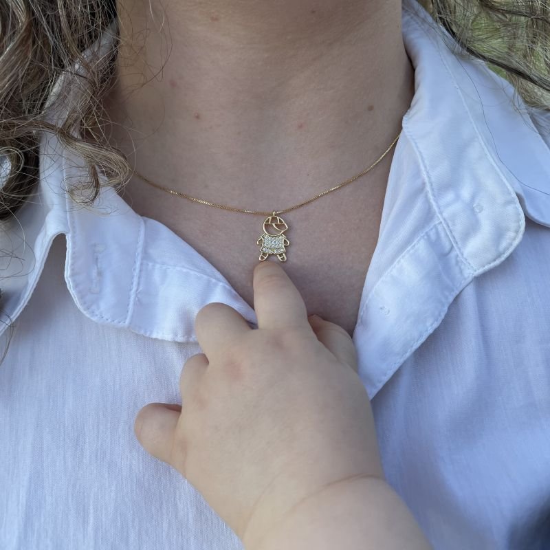 Colar Menino cravejado folheado a ouro 18k