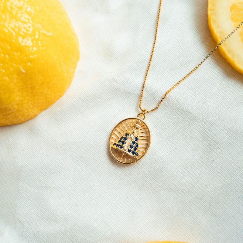 Colar Nossa Senhora Aparecida com manto azul folheado a ouro 18k