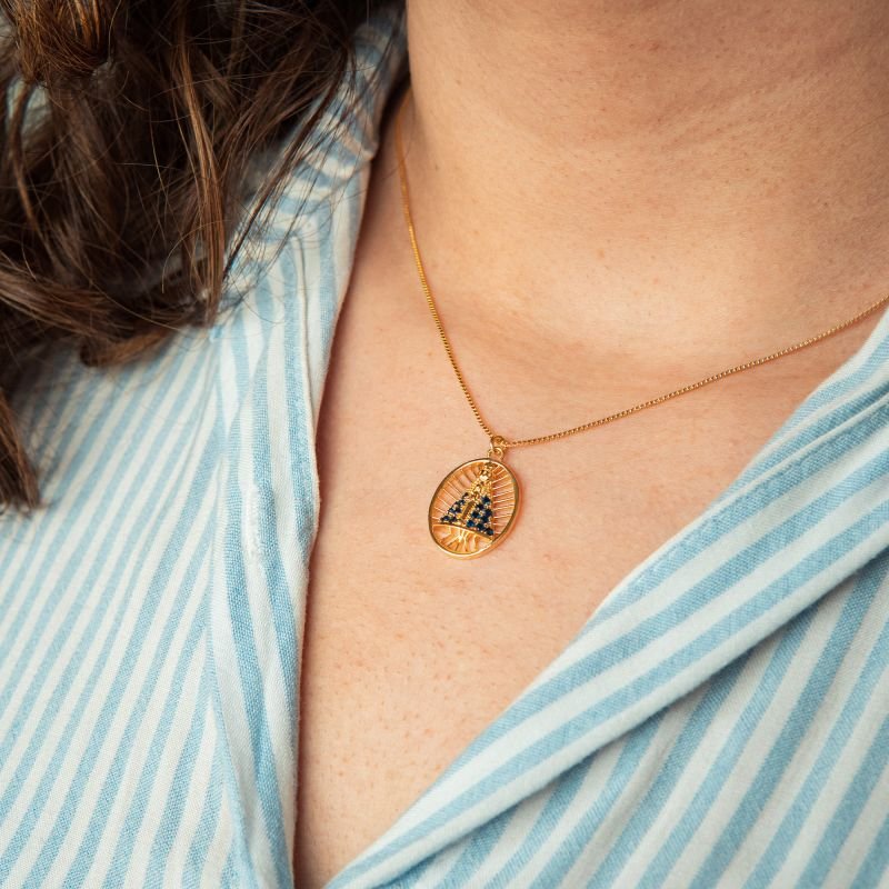 Colar Nossa Senhora Aparecida com manto azul folheado a ouro 18k