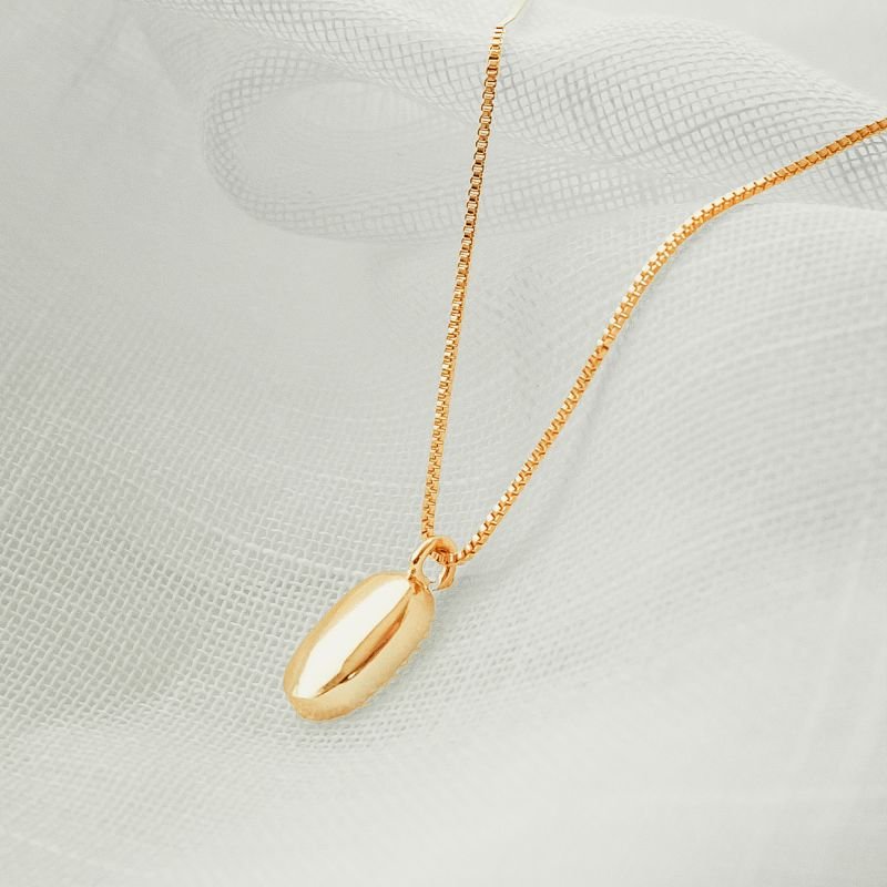 Colar oval liso folheado a ouro 18k
