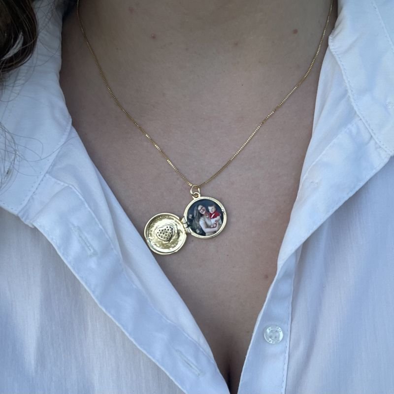 Colar Relicário com 1 foto folheado a ouro 18k