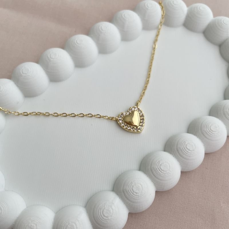 Conjunto Coração com Contorno Cravejado em zircônias brancas folheado a ouro 18k