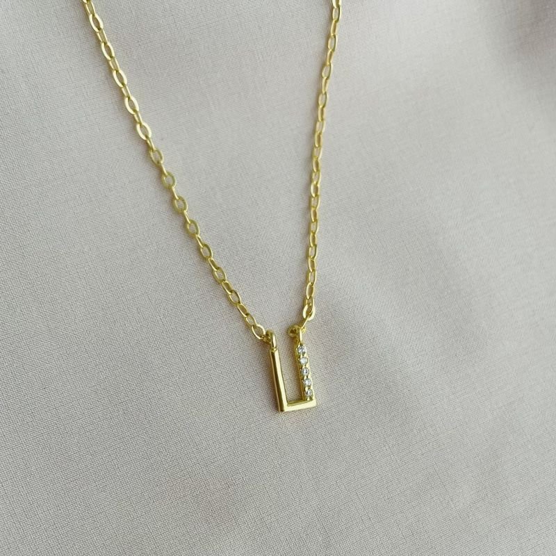 Conjunto Geométrico Retangular cravejado em zircônias brancas folheado a ouro 18k