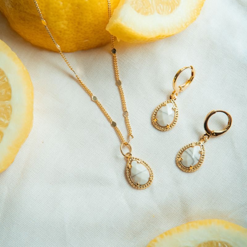 Conjunto Howlita sintética folheado a ouro 18k