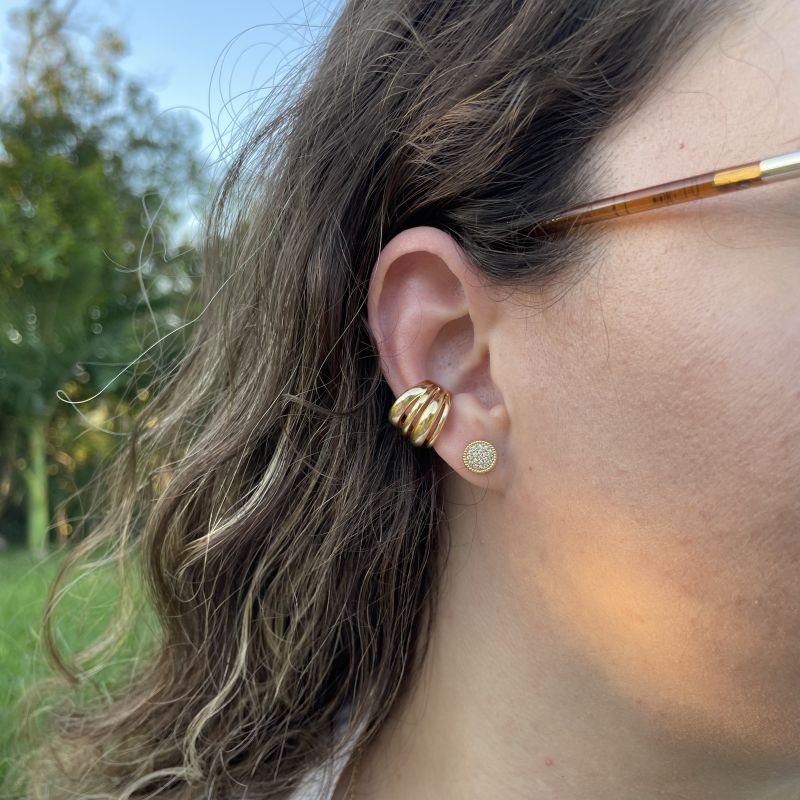 Conjunto redondo com zircônias brancas folheado a ouro 18k