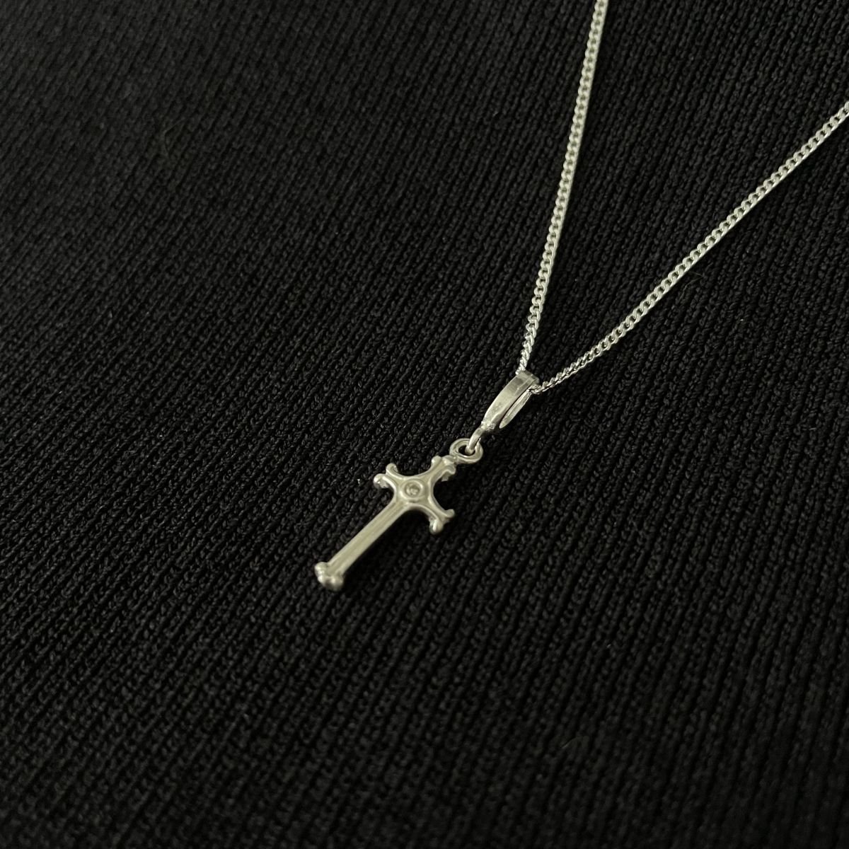 Corrente de elos groumet com crucifixo em prata 925