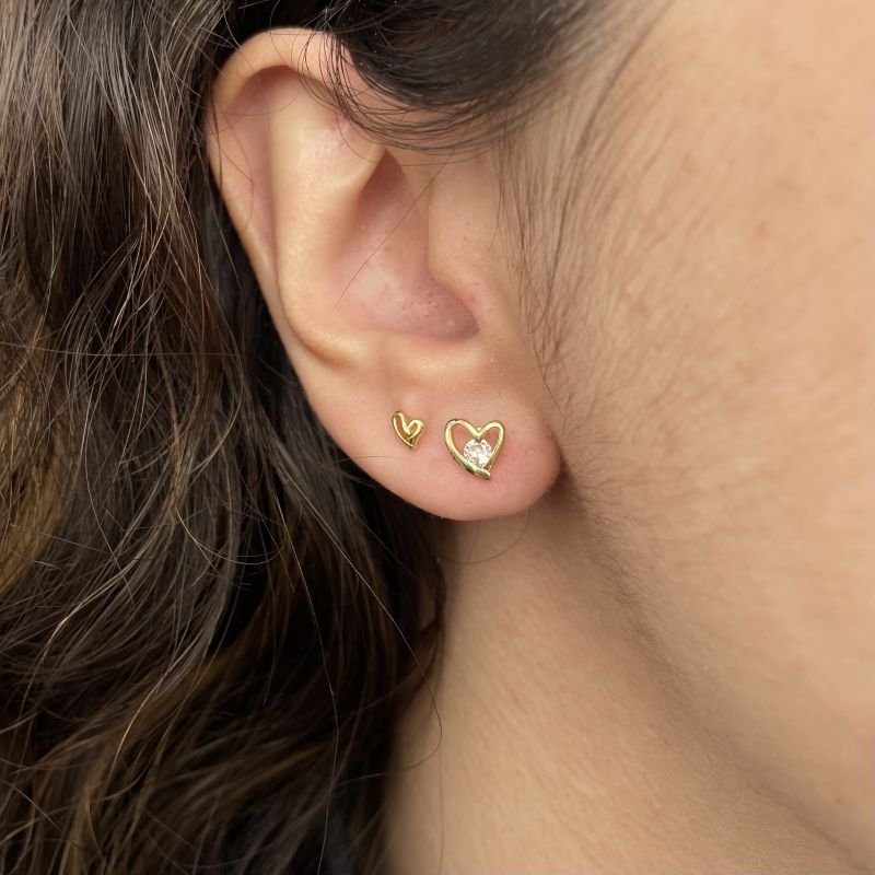 Dupla de brincos de corações folheada a ouro 18k