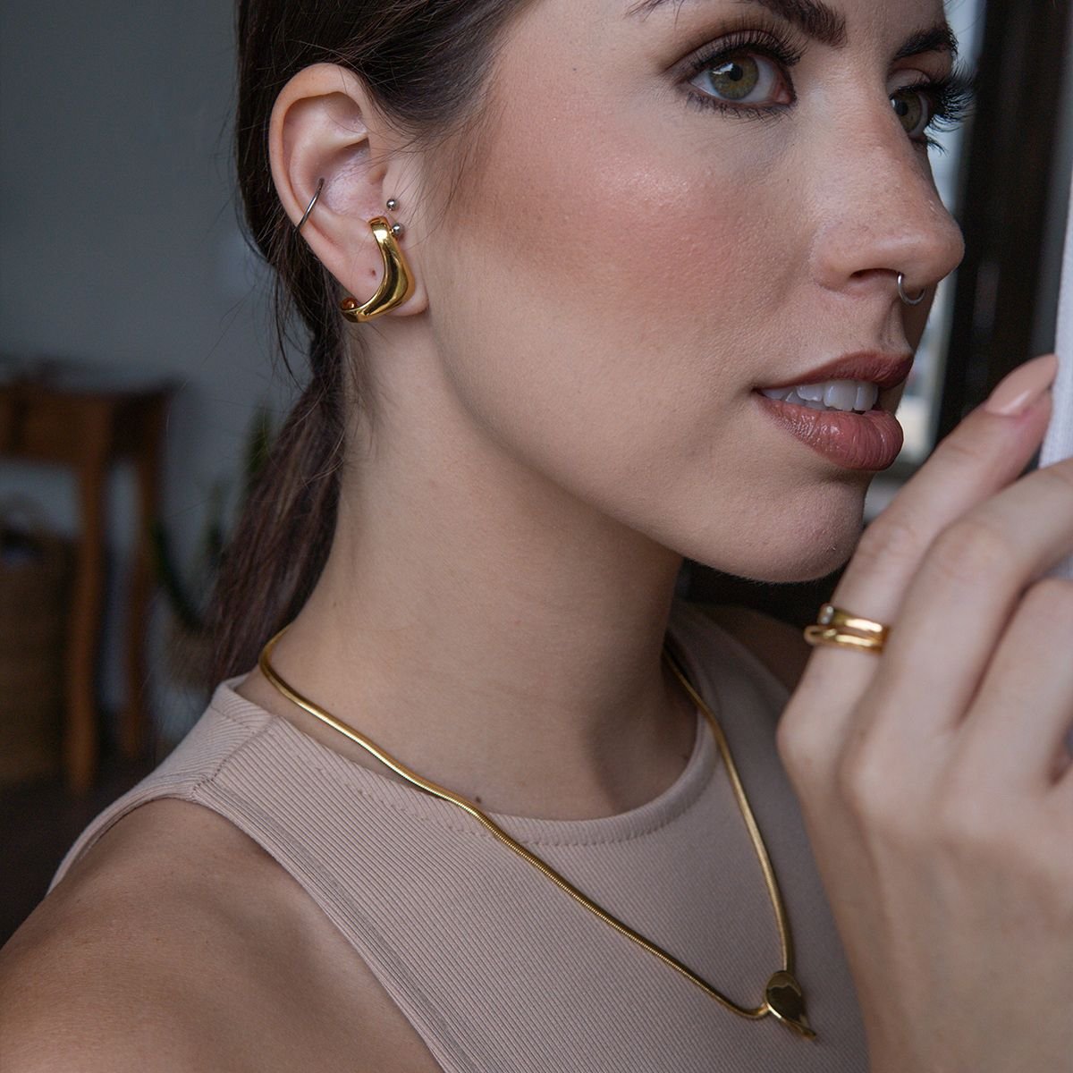 Ear hook triângular folheado a ouro 18k
