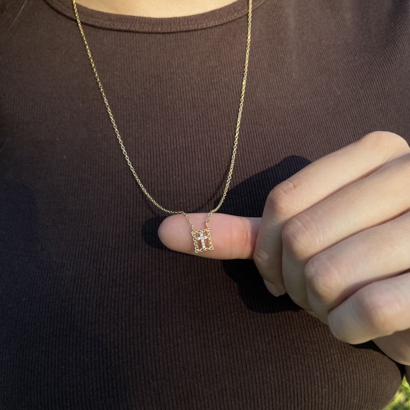 Escapulário Nossa Senhora com Crucifixo Folheado a Ouro 18k – Fé, Proteção e Devoção