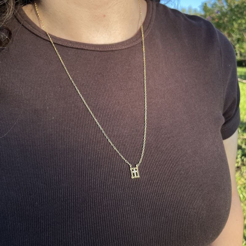 Escapulário Nossa Senhora com Crucifixo Folheado a Ouro 18k – Fé, Proteção e Devoção