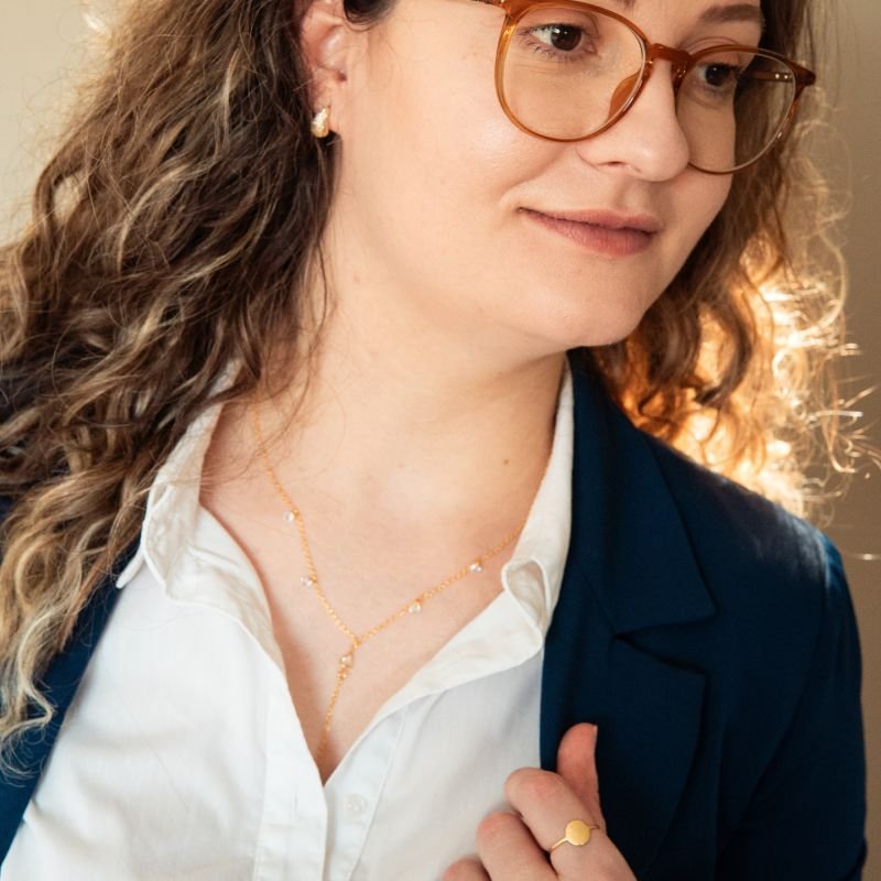 Meia argola Fran folheada a ouro 18k