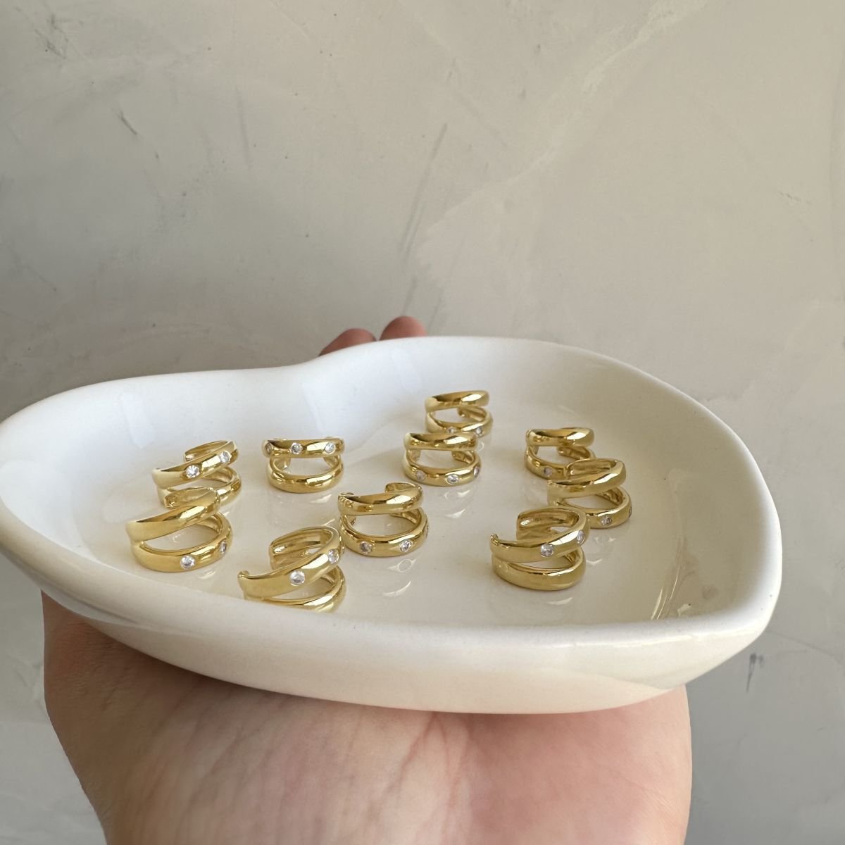 Piercing duplo com pontos em zircônias folheado a ouro 18k