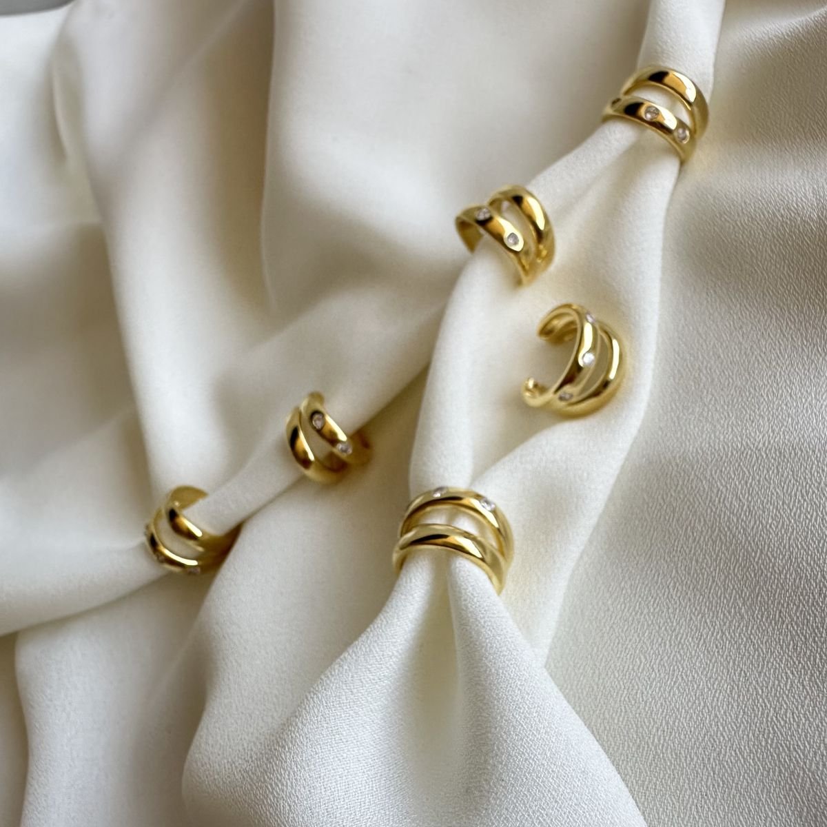 Piercing duplo com pontos em zircônias folheado a ouro 18k