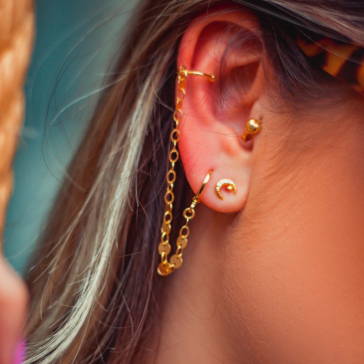 Piercing line de bolinhas folheado a ouro 18k