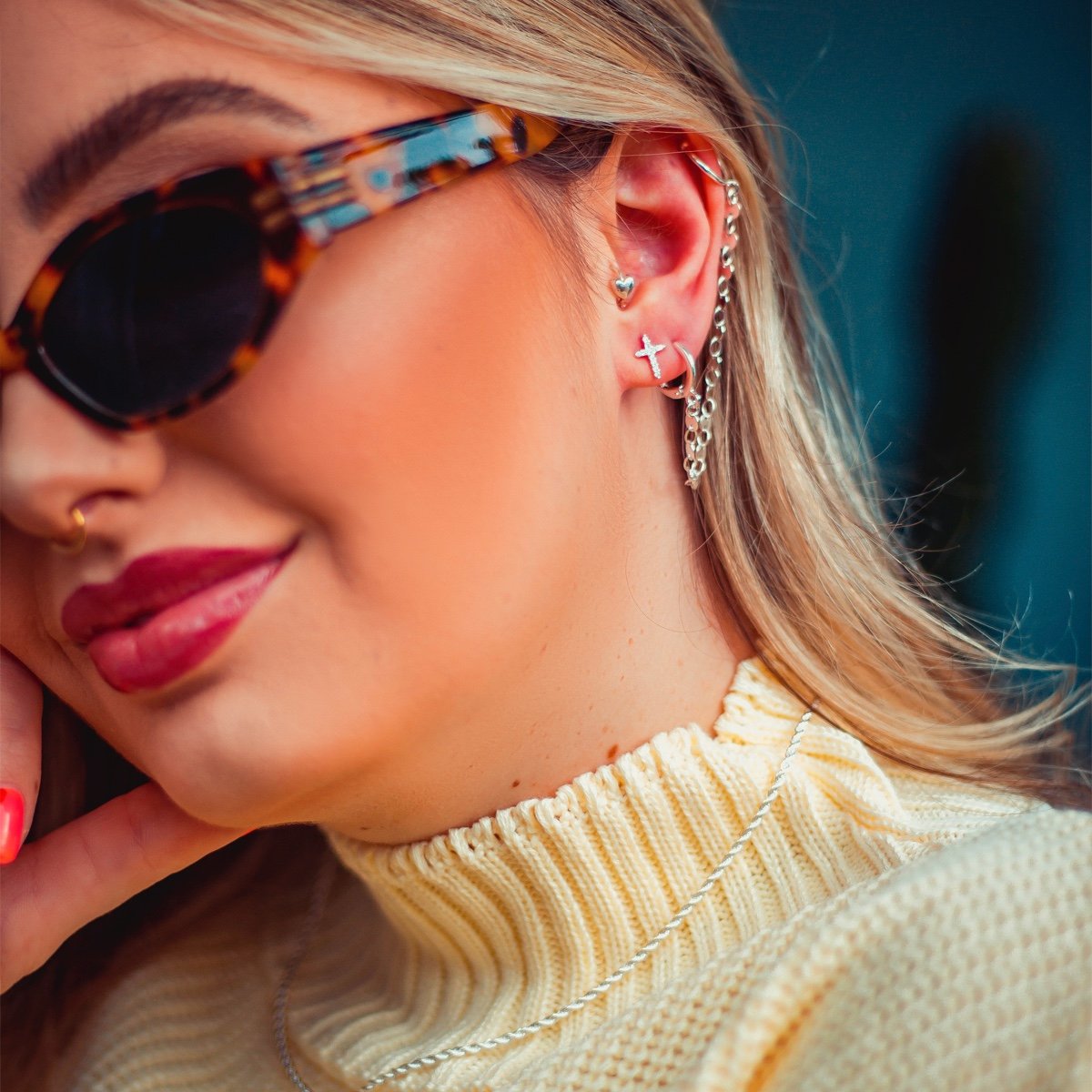 Piercing line de bolinhas folheado a prata