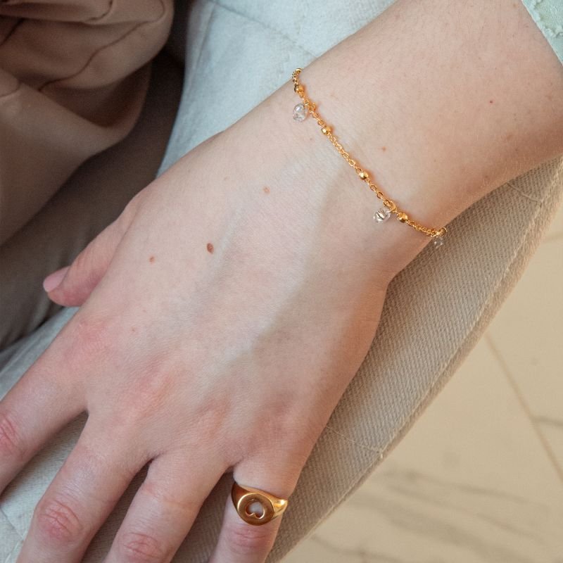 Pulseira com pontos de luz e esferas folheada a ouro 18k