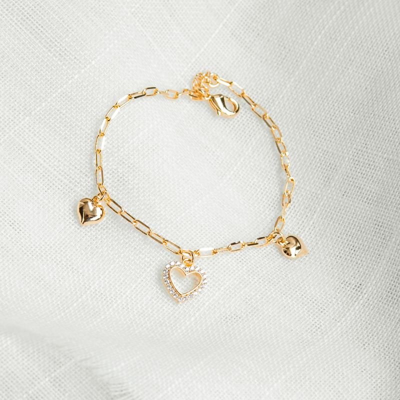Pulseira corações com coração vazado cravejado folheado a ouro 18k