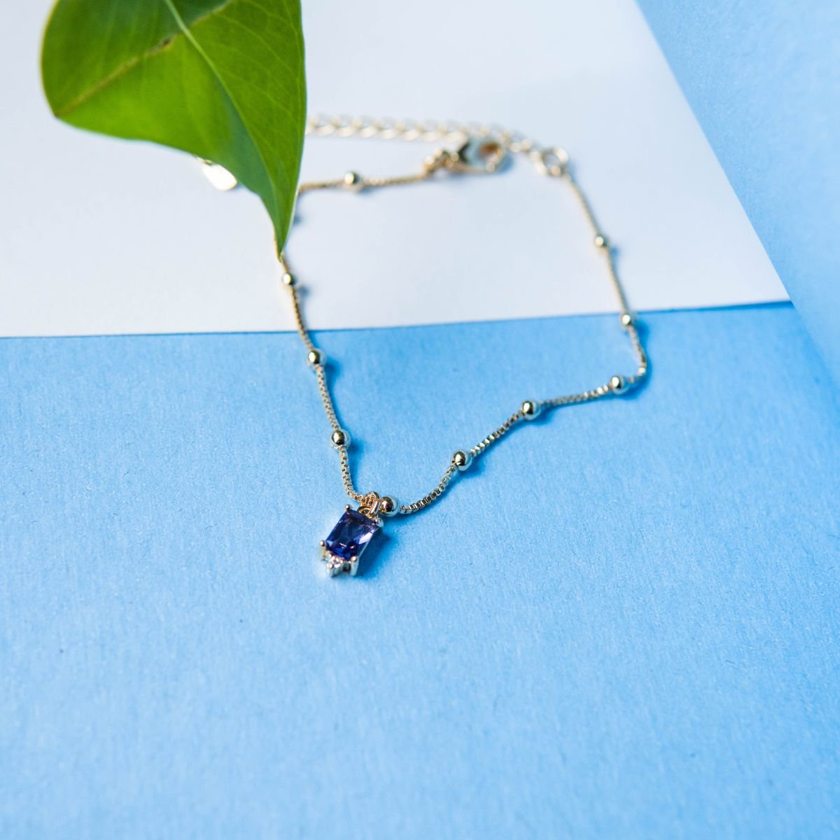 Pulseira de esferas e zircônia lavanda folheada a ouro 18k (Nathi Neves)
