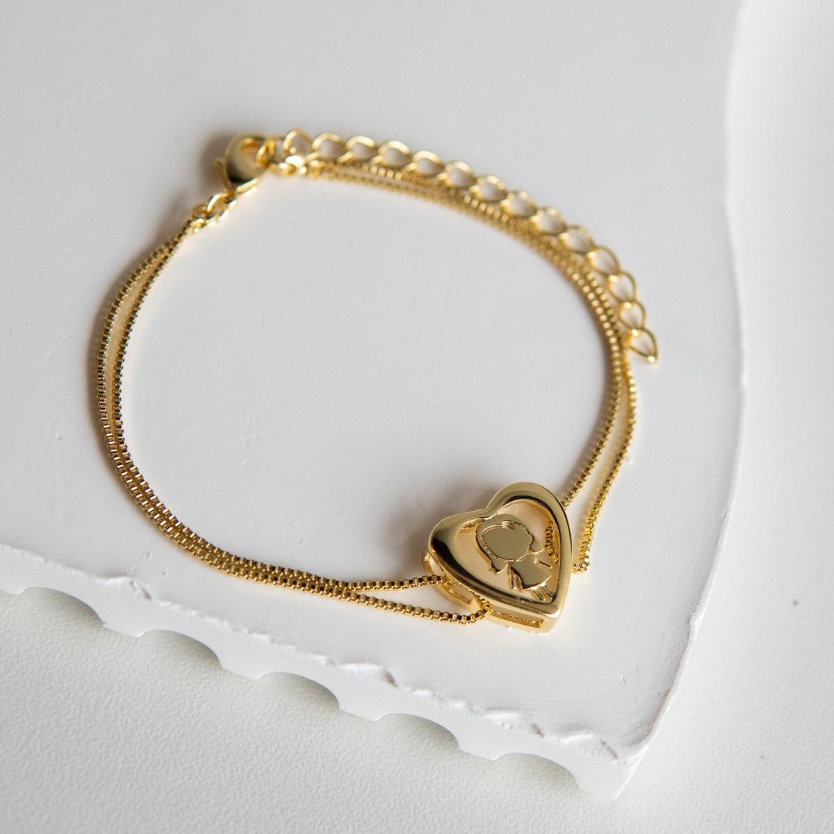 Pulseira de menina com coração vazado e corrente em fio duplo folheado a ouro 18k