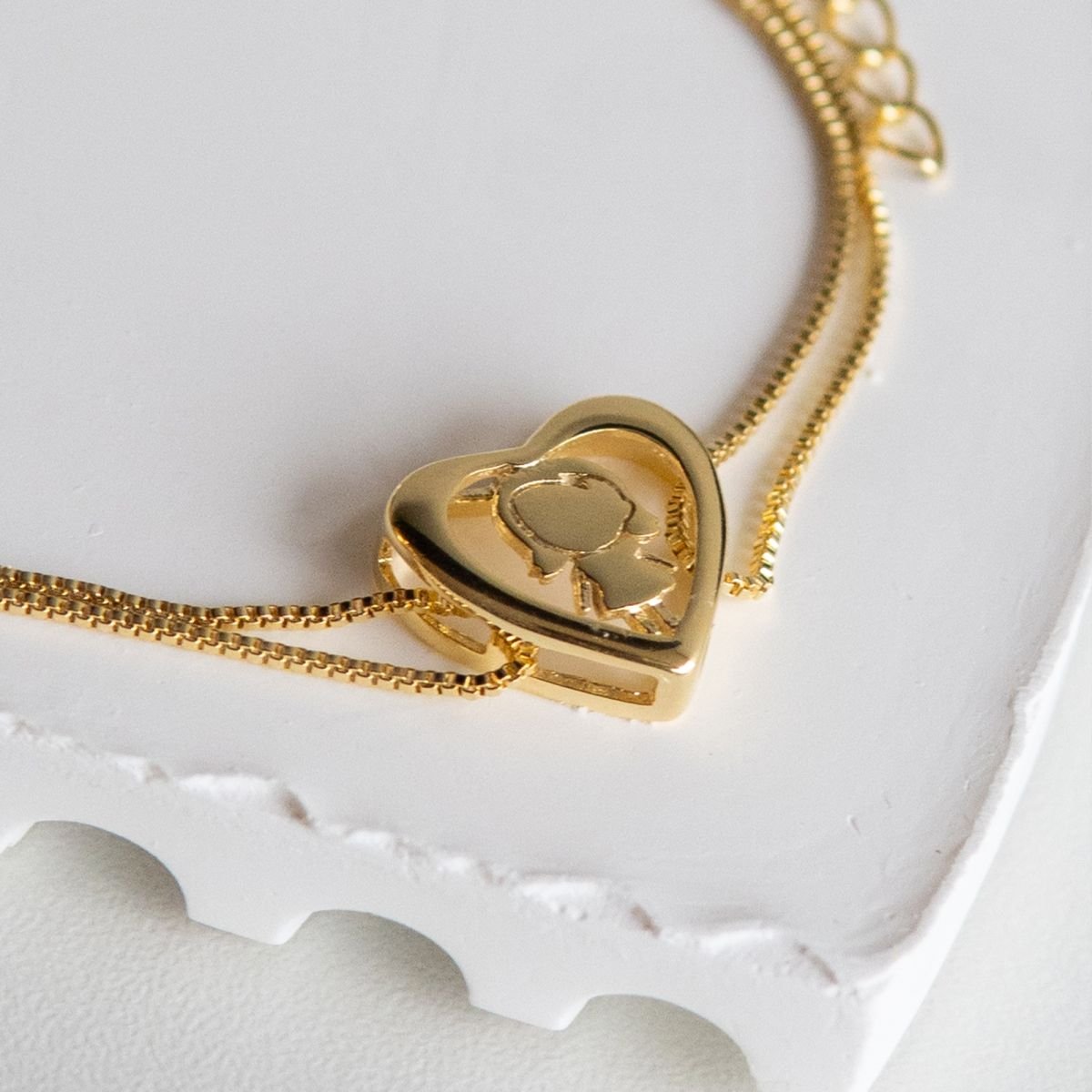 Pulseira de menina com coração vazado e corrente em fio duplo folheado a ouro 18k