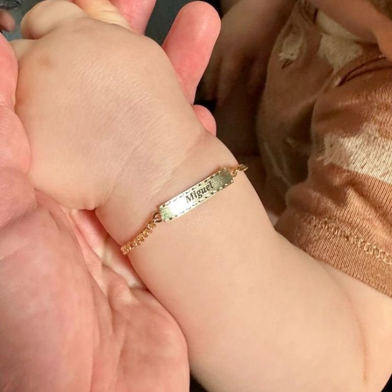 Pulseira de nome infantil a laser folheada a ouro 18k - 3 dias úteis para envio