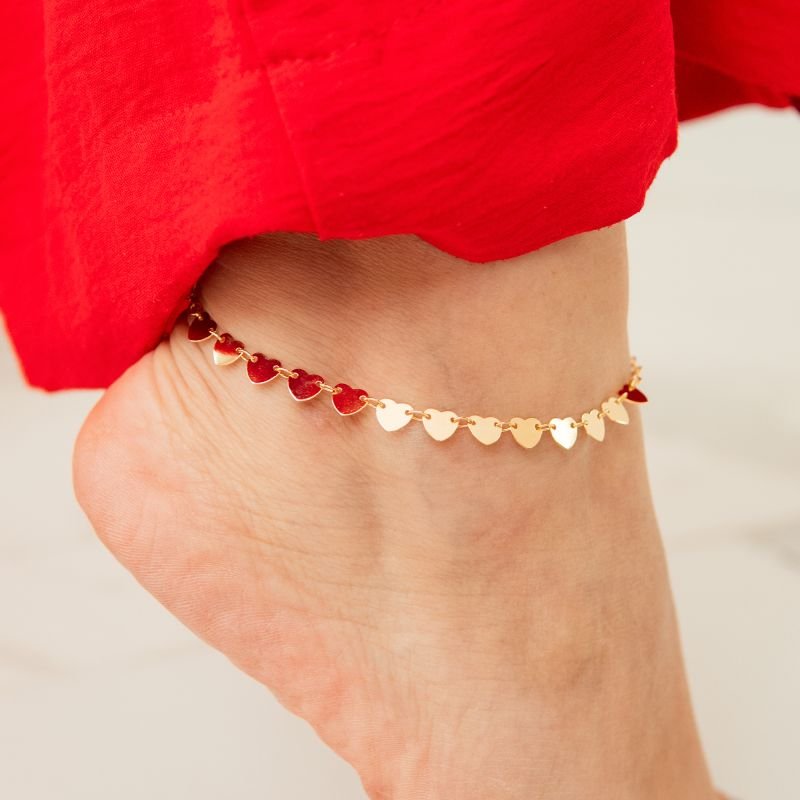 Tornozeleira plaquinhas em corações folheada a ouro 18k