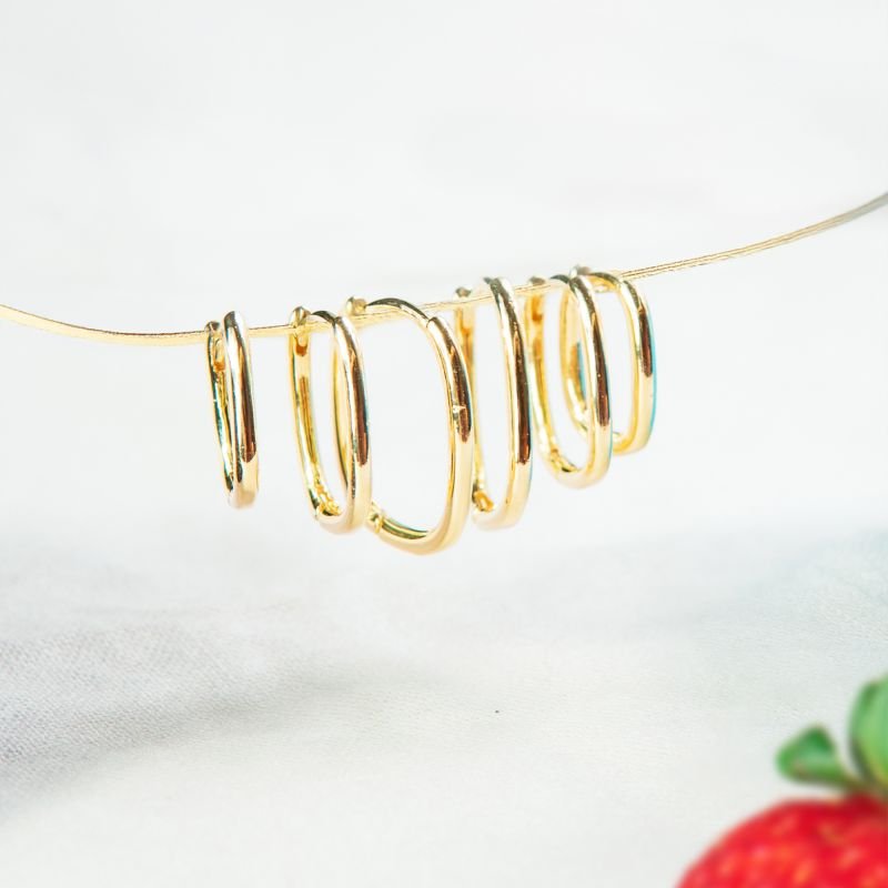 Trio de argolas retangulares folheado a ouro 18k