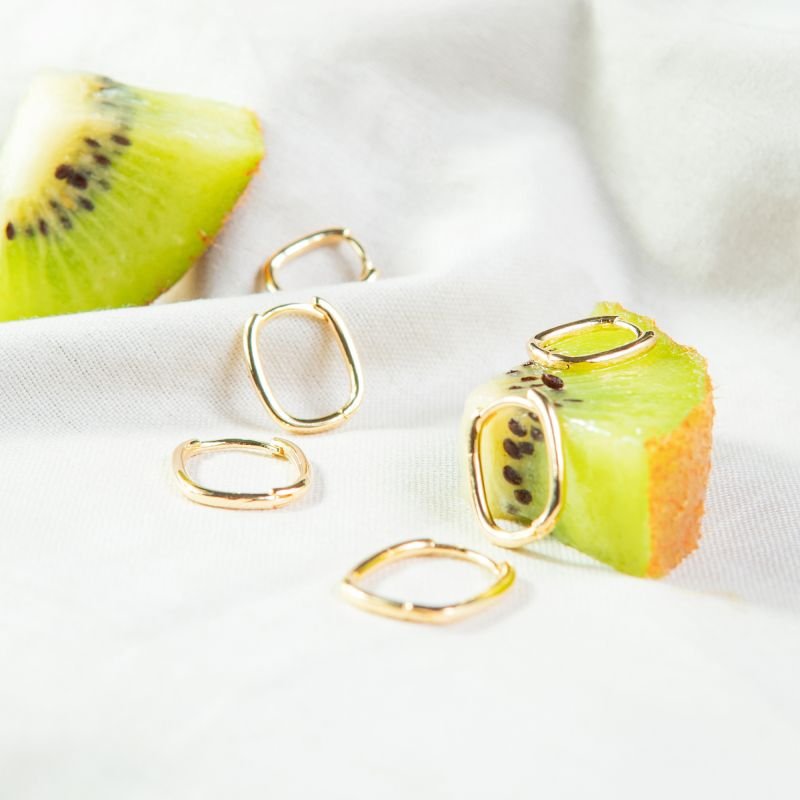 Trio de argolas retangulares folheado a ouro 18k