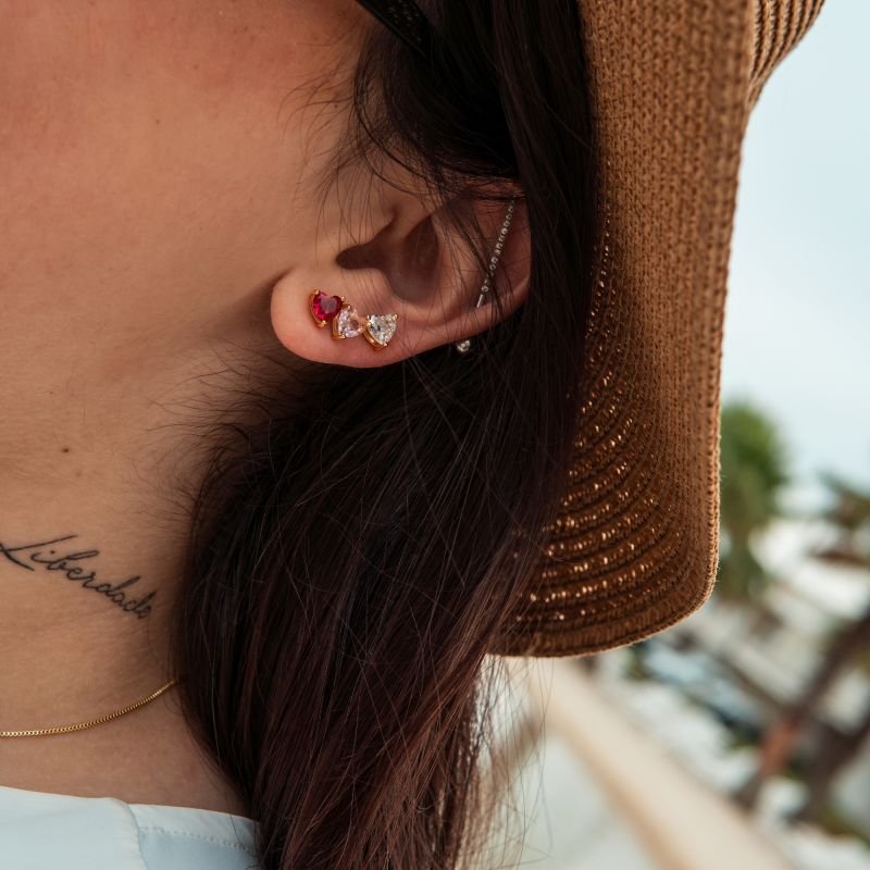 Trio de Brincos de Coração com Zircônias Coloridas folheados a ouro 18k
